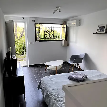 Appartement à Avec Accès Piscine